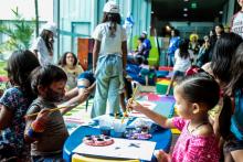 A Uepa promoveu brincadeiras no dia 19 de abril, no Hangar, em alusão ao Dia dos Povos Indígenas. Foto: Sidney Oliveira/Ascom Uepa.