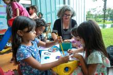 A Uepa promoveu brincadeiras no dia 19 de abril, no Hangar, em alusão ao Dia dos Povos Indígenas. Foto: Sidney Oliveira/Ascom Uepa.