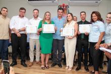 Governo do Estado entrega diplomas revalidados a médicos no Marajó. Foto: Marcelo Rodrigues/Ascom Uepa.