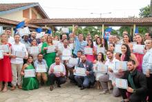 Governo do Estado entrega diplomas revalidados a médicos no Marajó. Foto: Marcelo Rodrigues/Ascom Uepa.