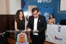 A Universidade do Estado do Pará (Uepa) é a primeira Instituição de Ensino Superior (IES) do Estado a implementar a Cátedra Sérgio Vieira de Mello (CSVM). Na foto, o Reitor Clay Chagas, assina o termo de implementação. Foto : Sidney Oliveira/Ascom - Uepa