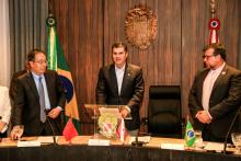 A delegação chinesa e a gestão da Uepa se reuniram com o governador Helder Barbalho, na Casa Civil. Foto - Sidney Oliveira - Ascom Uepa