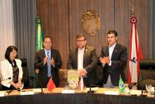 A delegação chinesa e a gestão da Uepa se reuniram com o governador Helder Barbalho, na Casa Civil. Foto - Sidney Oliveira - Ascom Uepa
