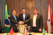 A delegação chinesa e a gestão da Uepa se reuniram com o governador Helder Barbalho, na Casa Civil. Foto - Sidney Oliveira - Ascom Uepa