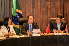 A delegação chinesa e a gestão da Uepa se reuniram com o governador Helder Barbalho, na Casa Civil. Foto - Sidney Oliveira - Ascom Uepa