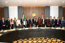 A delegação chinesa e a gestão da Uepa se reuniram com o governador Helder Barbalho, na Casa Civil. Foto - Sidney Oliveira - Ascom Uepa