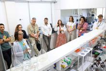 O Laboratório de Qualidade de Água da Amazônia (LabÁgua - Uepa), localizado no Parque Ciência Tecnologia, recebeu a visita da comitiva Swissnex Brazil, integrada por pesquisadores suiços e brasileiros, na tarde da quarta - feira, 23. Na foto, a coordenadora do LabÁgua, professora Hebe Morganne apresenta o laboratório. Foto: Sidney Oliveira/Ascom Uepa