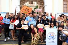 O reitor Clay Chagas e Pró - reitores, prestigiam calouros em comemoração à aprovação.Foto: Sidney Oliveira/Ascom Uepa.