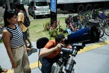 Mais de 180 pessoas compareceram na Usina da Paz do Benguí, nesta quinta-feira, 14, para a observação do céu noturno proporcionada pelo Centro de Ciências e Planetário do Pará.