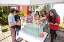 Planetário promove minicurso e oficinas de férias. Na foto, oficina de princípio do submarino - Foto: Sidney Oliveira / Ascom Uepa