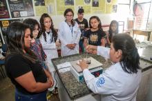 Planetário promove minicurso e oficinas de férias. Na foto, oficina de Produção de batons naturais à base de insumos sustentáveis. Foto: Sidney Oliveira / Ascom Uepa