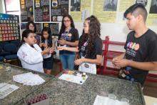 Planetário promove minicurso e oficinas de férias. Na foto, oficina de Produção de batons naturais à base de insumos sustentáveis. Foto: Sidney Oliveira / Ascom Uepa