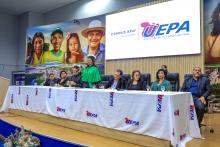 Na noite de quarta-feira, 18, a Universidade do Estado do Pará (Uepa) realizou a outorga de grau das primeiras turmas de graduação em Parauapebas, no sudeste do Pará. Ao todo, 37 alunos receberam seu diploma nas áreas de Licenciatura em Matemática, Bacharelado em Engenharia de Software e Licenciatura em Ciências Biológicas. Foto: Sidney Oliveira/Ascom Uepa.