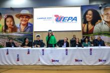 Na noite de quarta-feira, 18, a Universidade do Estado do Pará (Uepa) realizou a outorga de grau das primeiras turmas de graduação em Parauapebas, no sudeste do Pará. Ao todo, 37 alunos receberam seu diploma nas áreas de Licenciatura em Matemática, Bacharelado em Engenharia de Software e Licenciatura em Ciências Biológicas. Foto: Sidney Oliveira/Ascom Uepa.