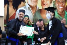 Na noite de quarta-feira, 18, a Universidade do Estado do Pará (Uepa) realizou a outorga de grau das primeiras turmas de graduação em Parauapebas, no sudeste do Pará. Ao todo, 37 alunos receberam seu diploma nas áreas de Licenciatura em Matemática, Bacharelado em Engenharia de Software e Licenciatura em Ciências Biológicas. Foto: Sidney Oliveira/Ascom Uepa.