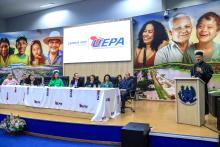 Na noite de quarta-feira, 18, a Universidade do Estado do Pará (Uepa) realizou a outorga de grau das primeiras turmas de graduação em Parauapebas, no sudeste do Pará. Ao todo, 37 alunos receberam seu diploma nas áreas de Licenciatura em Matemática, Bacharelado em Engenharia de Software e Licenciatura em Ciências Biológicas. Foto: Sidney Oliveira/Ascom Uepa.