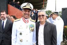 O vice-reitor em exercício Jofre Jacob prestigiou a passagem de comando da Marinha do Brasil, na manhã desta quarta-feira, 9, no CIABA. Na foto o vice-reitor cumprimenta o ex-comandante vice-almirante Sergio Renato Berna Salgueirinho. Foto: Sidney Oliveira/Ascom Uepa.