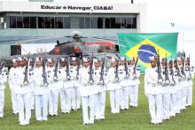 Tropas se preparam para desfilar em apresentação ao novo comandante da Marinha do Brasil. Foto: Sidney Oliveira/Ascom Uepa.