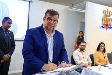 Foi realizada na manhã de hoje, a cerimônia de posse do professor Frederico  Bicalho e da professora Edina Fialho aos cargos de diretor e vice-diretora, respectivamente do Centro de Ciências Sociais e Educação (CCSE). Na foto, o reitor Clay Chagas. Foto: Sidney Oliveira/Ascom Uepa