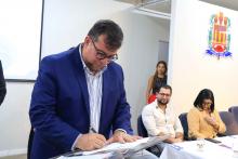 Foi realizada na manhã de hoje, a cerimônia de posse do professor Frederico  Bicalho e da professora Edina Fialho aos cargos de diretor e vice-diretora, respectivamente do Centro de Ciências Sociais e Educação (CCSE). Na foto, o reitor Clay Chagas. Foto: Sidney Oliveira/Ascom Uepa