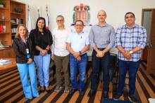 O reitor em exercício, Carlos Capela, recebe o Prefeito de São Sebastião de Boa Vista, Getúlio Brabo e comitiva, na manhã desta terça-feira, 25. Na foto: Valdete Garcia Chefa do gabinete), Ivana Lorena (Secretária de Educação do São Sebastião), Jofre Jacob (vice-reitor em exercício), Getúlio Brabo (prefeito de São Sebastião), Carlos Capela (reitor em exercício) e Thiago Moraes (Coordenador  Polo UAB/SSBV. Foto: Sidney Oliveira/Ascom Uepa.