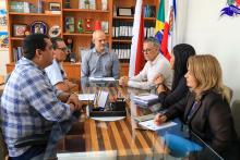 O reitor em exercício, Carlos Capela, recebe o Prefeito de São Sebastião de Boa Vista, Getúlio Brabo e comitiva, na manhã desta terça-feira, 25. Foto: Sidney Oliveira/Ascom Uepa.