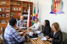 O reitor em exercício, Carlos Capela, recebe o Prefeito de São Sebastião de Boa Vista, Getúlio Brabo e comitiva, na manhã desta terça-feira, 25. Foto: Sidney Oliveira/Ascom Uepa.
