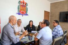 O reitor em exercício, Carlos Capela, recebe o Prefeito de São Sebastião de Boa Vista, Getúlio Brabo e comitiva, na manhã desta terça-feira, 25. Foto: Sidney Oliveira/Ascom Uepa.