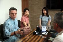 No dia 25 de março, o Reitor em exercício Prof. Carlos Capela, o Vice-Reitor em exercício Prof. Jofre Jacob e o Coordenador de Relações Internacionais Prof. André Diniz, receberam a equipe do Instituto Confúcio da Uepa composta pela Diretora chinesa Sun King e pelo Diretor Antônio Braga para recepcionar os novos professores chineses que atuarão durante o ano letivo de 2025. Foto: Paula Hoyos/Ascom Uepa