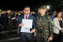 Reitor da Uepa recebe o Diploma "Amigos do CMN" | Foto Marcelo Rodrigues