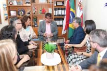 Reitor Clay Chagas, recebe o Conselheiro de educação da China no Brasil  - Foto -Sidney Oliveira /Ascom Uepa