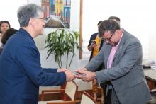 Reitor Clay Chagas, recebe o Conselheiro de educação da China no Brasil  - Foto -Sidney Oliveira /Ascom Uepa