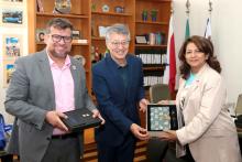 Reitor Clay Chagas, recebe o Conselheiro de educação da China no Brasil  - Foto -Sidney Oliveira /Ascom Uepa
