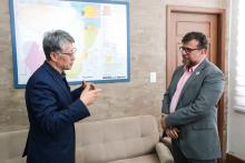 Reitor Clay Chagas, recebe o Conselheiro de educação da China no Brasil  - Foto -Sidney Oliveira /Ascom Uepa