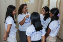 Alunos da Universidade do Estado do Pará (Uepa) participaram na quarta-feira, 20, de uma ação social na comunidade Vila da Barca, em Belém, oferecendo acesso a serviços nas áreas de saúde, educação e assistência social. A programação foi realizada das 8h às 13h, no Centro Comunitário da Vila da Barca.