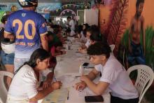 Alunos da Universidade do Estado do Pará (Uepa) participaram na quarta-feira, 20, de uma ação social na comunidade Vila da Barca, em Belém, oferecendo acesso a serviços nas áreas de saúde, educação e assistência social. A programação foi realizada das 8h às 13h, no Centro Comunitário da Vila da Barca.