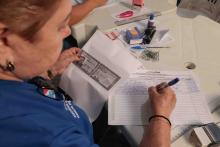 Alunos da Universidade do Estado do Pará (Uepa) participaram na quarta-feira, 20, de uma ação social na comunidade Vila da Barca, em Belém, oferecendo acesso a serviços nas áreas de saúde, educação e assistência social. A programação foi realizada das 8h às 13h, no Centro Comunitário da Vila da Barca.