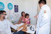 Alunos da Universidade do Estado do Pará (Uepa) participaram na quarta-feira, 20, de uma ação social na comunidade Vila da Barca, em Belém, oferecendo acesso a serviços nas áreas de saúde, educação e assistência social. A programação foi realizada das 8h às 13h, no Centro Comunitário da Vila da Barca.