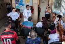 Alunos da Universidade do Estado do Pará (Uepa) participaram na quarta-feira, 20, de uma ação social na comunidade Vila da Barca, em Belém, oferecendo acesso a serviços nas áreas de saúde, educação e assistência social. A programação foi realizada das 8h às 13h, no Centro Comunitário da Vila da Barca.