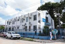 Alunos da Universidade do Estado do Pará (Uepa) participaram na quarta-feira, 20, de uma ação social na comunidade Vila da Barca, em Belém, oferecendo acesso a serviços nas áreas de saúde, educação e assistência social. A programação foi realizada das 8h às 13h, no Centro Comunitário da Vila da Barca.