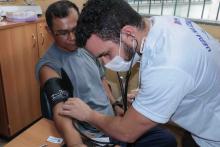 Alunos da Universidade do Estado do Pará (Uepa) participaram na quarta-feira, 20, de uma ação social na comunidade Vila da Barca, em Belém, oferecendo acesso a serviços nas áreas de saúde, educação e assistência social. A programação foi realizada das 8h às 13h, no Centro Comunitário da Vila da Barca.