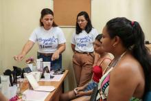 Alunos da Universidade do Estado do Pará (Uepa) participaram na quarta-feira, 20, de uma ação social na comunidade Vila da Barca, em Belém, oferecendo acesso a serviços nas áreas de saúde, educação e assistência social. A programação foi realizada das 8h às 13h, no Centro Comunitário da Vila da Barca.