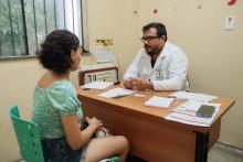 Alunos da Universidade do Estado do Pará (Uepa) participaram na quarta-feira, 20, de uma ação social na comunidade Vila da Barca, em Belém, oferecendo acesso a serviços nas áreas de saúde, educação e assistência social. A programação foi realizada das 8h às 13h, no Centro Comunitário da Vila da Barca.