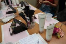 Alunos da Universidade do Estado do Pará (Uepa) participaram na quarta-feira, 20, de uma ação social na comunidade Vila da Barca, em Belém, oferecendo acesso a serviços nas áreas de saúde, educação e assistência social. A programação foi realizada das 8h às 13h, no Centro Comunitário da Vila da Barca.