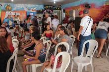 Alunos da Universidade do Estado do Pará (Uepa) participaram na quarta-feira, 20, de uma ação social na comunidade Vila da Barca, em Belém, oferecendo acesso a serviços nas áreas de saúde, educação e assistência social. A programação foi realizada das 8h às 13h, no Centro Comunitário da Vila da Barca.