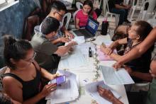 Alunos da Universidade do Estado do Pará (Uepa) participaram na quarta-feira, 20, de uma ação social na comunidade Vila da Barca, em Belém, oferecendo acesso a serviços nas áreas de saúde, educação e assistência social. A programação foi realizada das 8h às 13h, no Centro Comunitário da Vila da Barca.