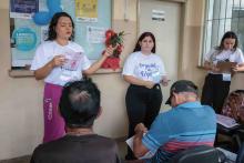 Alunos da Universidade do Estado do Pará (Uepa) participaram na quarta-feira, 20, de uma ação social na comunidade Vila da Barca, em Belém, oferecendo acesso a serviços nas áreas de saúde, educação e assistência social. A programação foi realizada das 8h às 13h, no Centro Comunitário da Vila da Barca.