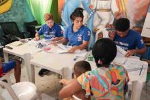 Alunos da Universidade do Estado do Pará (Uepa) participaram na quarta-feira, 20, de uma ação social na comunidade Vila da Barca, em Belém, oferecendo acesso a serviços nas áreas de saúde, educação e assistência social. A programação foi realizada das 8h às 13h, no Centro Comunitário da Vila da Barca.