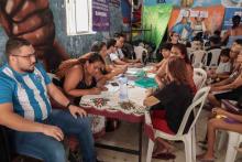 Alunos da Universidade do Estado do Pará (Uepa) participaram na quarta-feira, 20, de uma ação social na comunidade Vila da Barca, em Belém, oferecendo acesso a serviços nas áreas de saúde, educação e assistência social. A programação foi realizada das 8h às 13h, no Centro Comunitário da Vila da Barca.