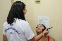 Alunos da Universidade do Estado do Pará (Uepa) participaram na quarta-feira, 20, de uma ação social na comunidade Vila da Barca, em Belém, oferecendo acesso a serviços nas áreas de saúde, educação e assistência social. A programação foi realizada das 8h às 13h, no Centro Comunitário da Vila da Barca.